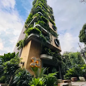 23 5* Medellín